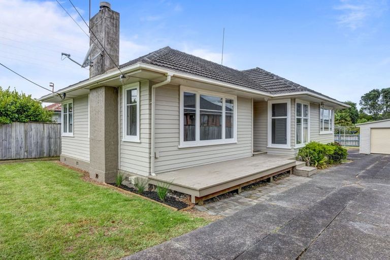Photo of property in 73 Roberts Road, Te Atatu South, Auckland, 0610