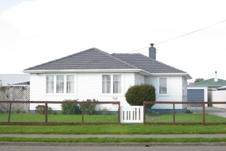 Photo of property in 80 Bridge Street, Bulls, 4818