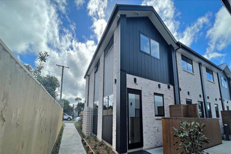 Photo of property in 4/137 Tirimoana Road, Te Atatu South, Auckland, 0602