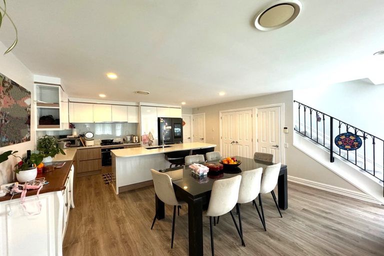 Photo of property in 2 Leneford Drive, East Tamaki, Auckland, 2013