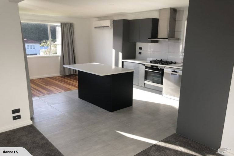 Photo of property in 26 Raroa Terrace, Tawa, Wellington, 5028