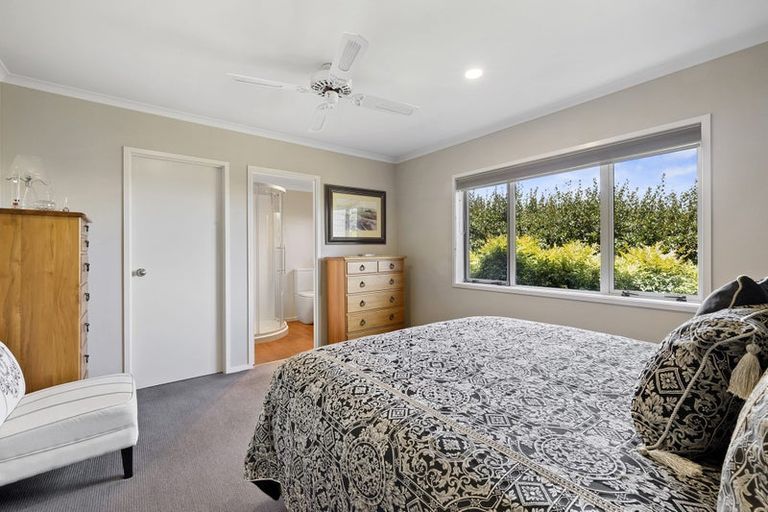 Photo of property in 9a Del Mar Place, Merrilands, New Plymouth, 4312