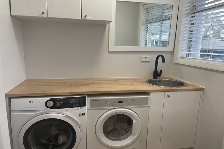 Photo of property in 11 Gerrand Place, Chedworth, Hamilton, 3210