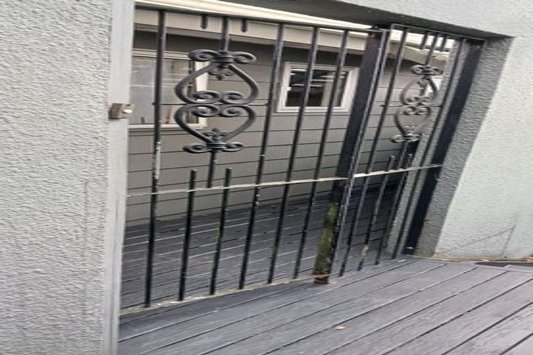 Photo of property in 109a Mokoia Road, Birkenhead, Auckland, 0626