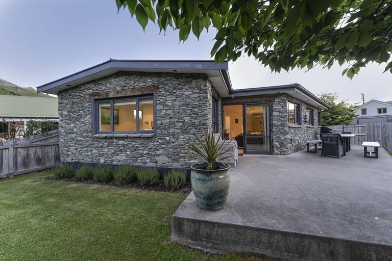 Photo of property in 6 Boundary Street, Arrowtown, 9302