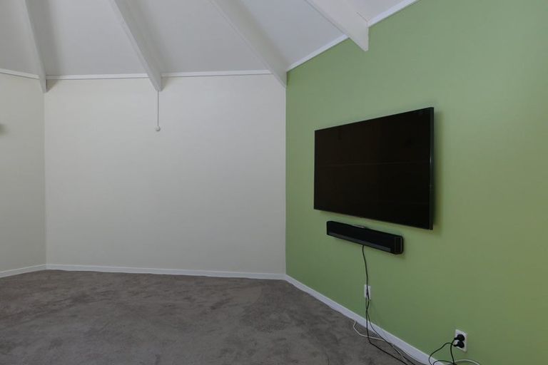 Photo of property in 3 Nugget Grove, Raumati Beach, Paraparaumu, 5032