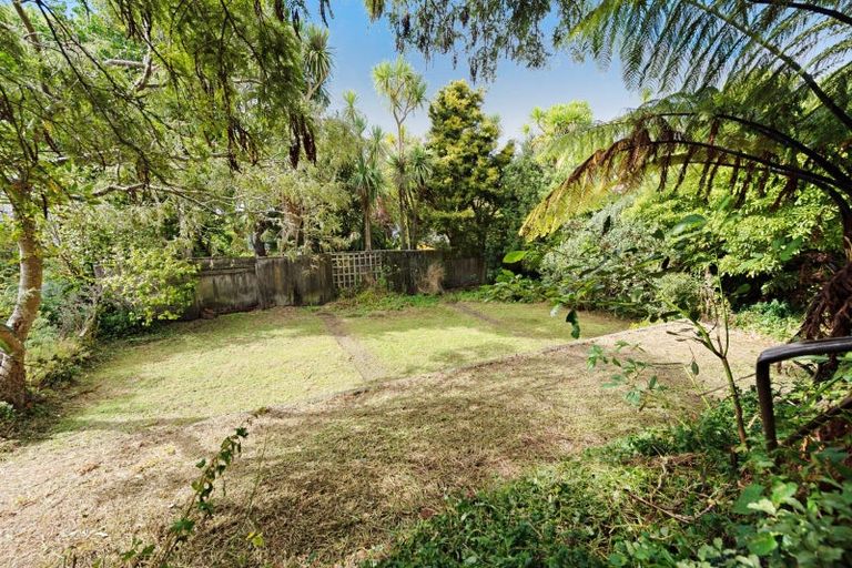 Photo of property in 22 Homewood Crescent, Karori, Wellington, 6012