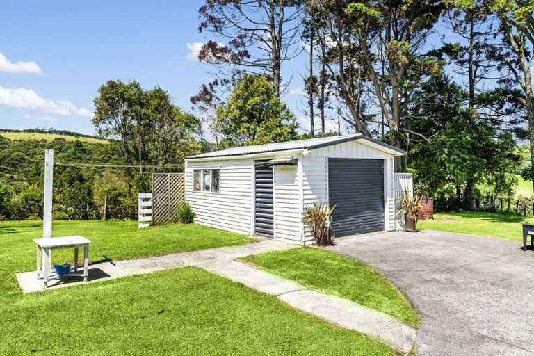 Photo of property in 286 Muriwai Valley Road, Muriwai, Waimauku, 0881