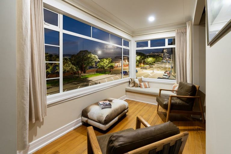 Photo of property in 90 Oriental Parade, Oriental Bay, Wellington, 6011