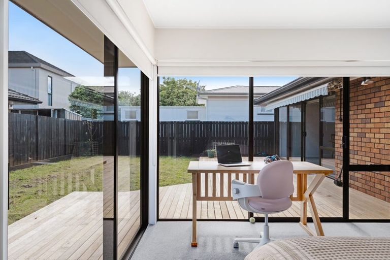 Photo of property in 1/21 Eastern Beach Road, Eastern Beach, Auckland, 2012