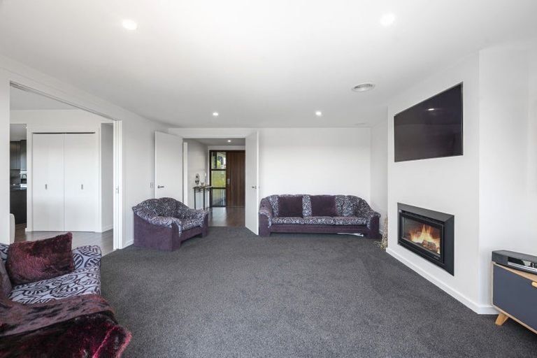 Photo of property in 38 Peregrine Place, Kinloch, Taupo, 3377