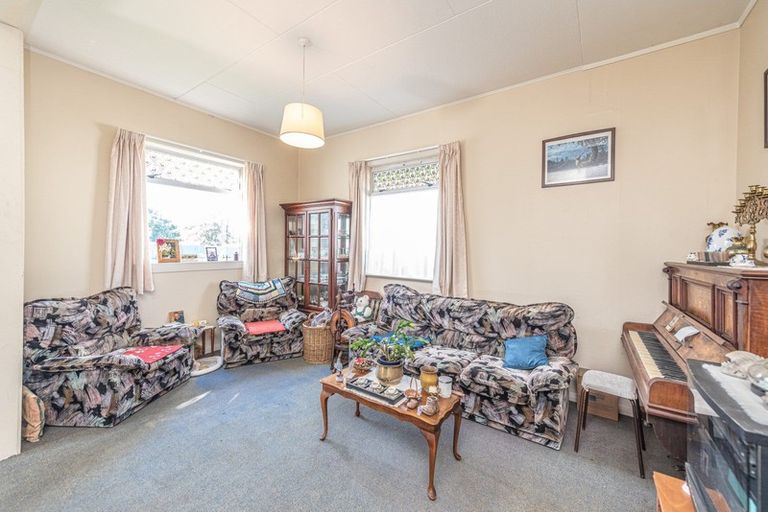 Photo of property in 26 Egmont Street, Castlecliff, Whanganui, 4501