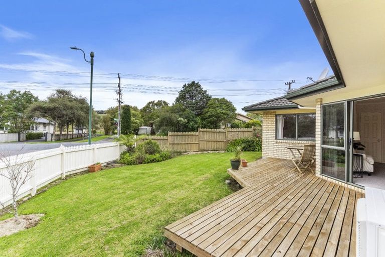 Photo of property in 1 Cabeleigh Drive, Helensville, 0800