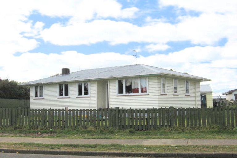 Photo of property in 2/32 Sutton Crescent, Papakura, 2110
