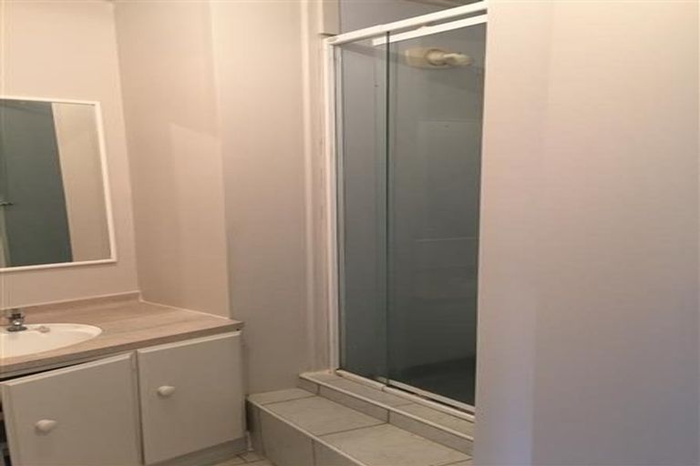 Photo of property in 21 Cheval Drive, Totara Vale, Auckland, 0629