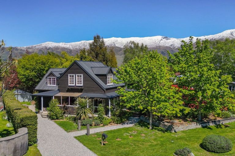 Photo of property in 9 Hunter Crescent, Wanaka, 9305