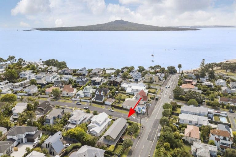 Photo of property in 2/20a Old Lake Road, Narrow Neck, Auckland, 0624