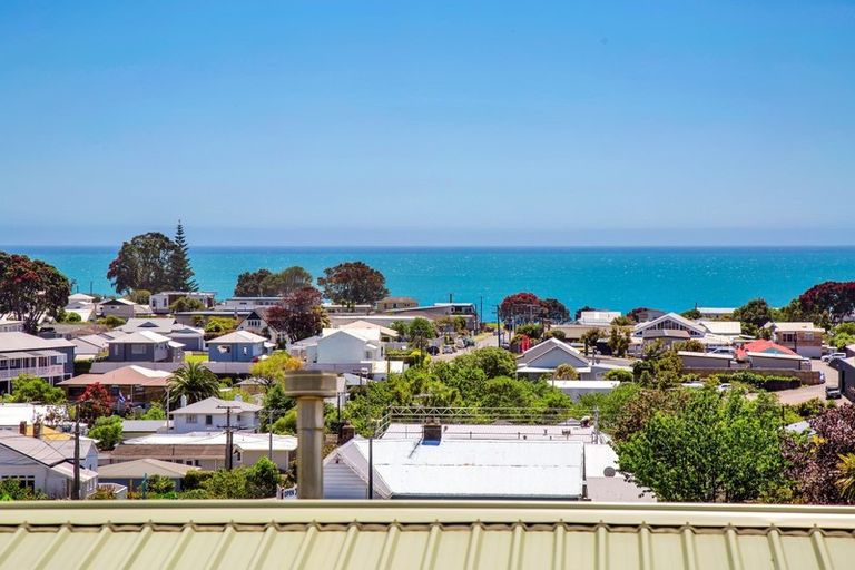 Photo of property in 75 Belt Road, New Plymouth, 4310