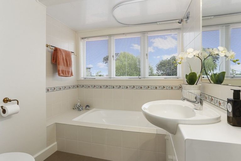 Photo of property in 4 Palmer Crescent, Mission Bay, Auckland, 1071