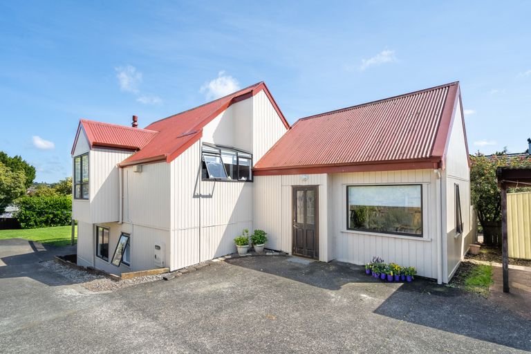 Photo of property in 121 Astley Avenue, New Lynn, Auckland, 0600
