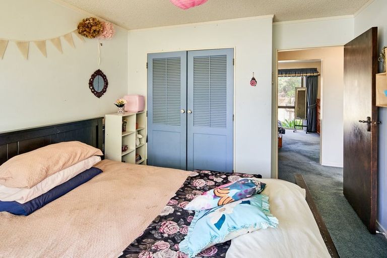 Photo of property in 16 Brasenose Place, Tawa, Wellington, 5028