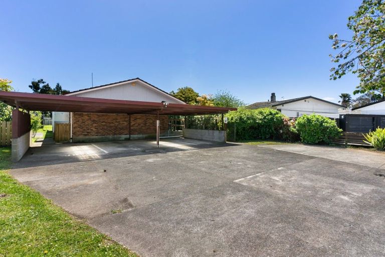 Photo of property in 3 Sturges Road, Henderson, Auckland, 0610