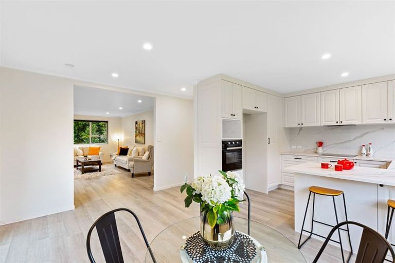 Photo of property in 53 Pine Avenue, Henderson, Auckland, 0612