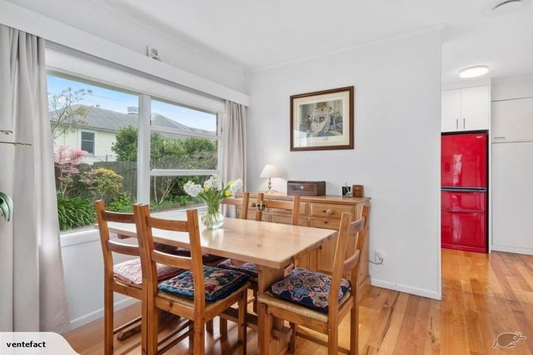 Photo of property in 1/126a Vauxhall Road, Narrow Neck, Auckland, 0624