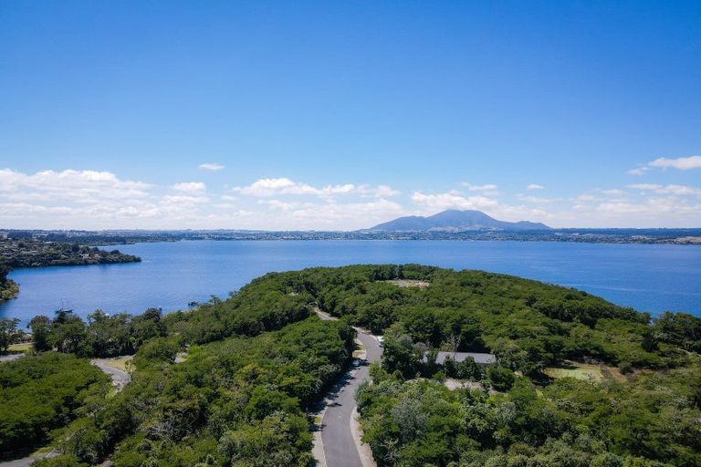 Photo of property in 48 Parawera Drive, Acacia Bay, Taupo, 3330