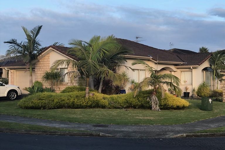 Photo of property in 19 Walter Haddrell Crescent, Flat Bush, Auckland, 2016
