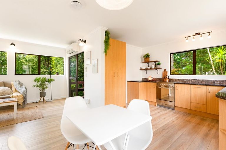 Photo of property in 1/43 Sabulite Road, Kelston, Auckland, 0602