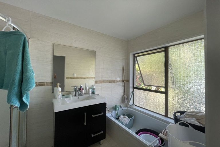 Photo of property in 1/2 Brian Avenue, Forrest Hill, Auckland, 0620