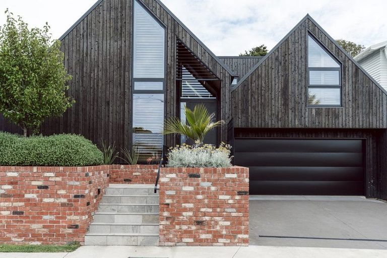 Photo of property in 20 Gilbert Street, New Plymouth, 4310