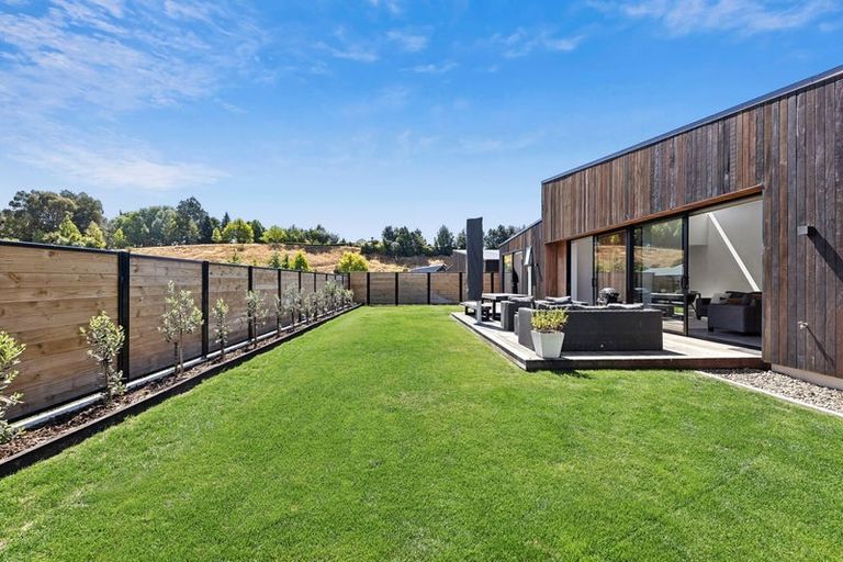 Photo of property in 7 Fern Burn Close, Wanaka, 9305