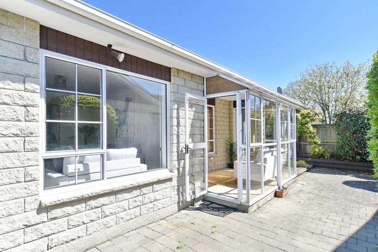 Photo of property in 2/12 Lagan Street, Belfast, Christchurch, 8051