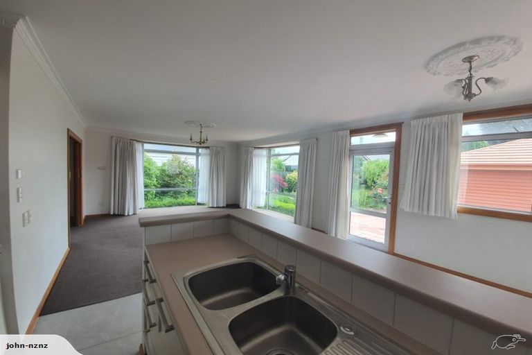 Photo of property in 74 Straven Road, Fendalton, Christchurch, 8014