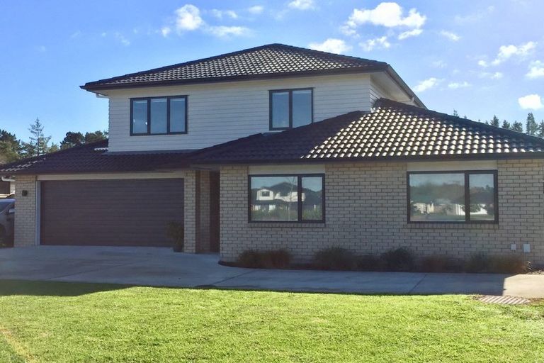 Photo of property in 17 Kahika Grove, Huapai, Kumeu, 0810