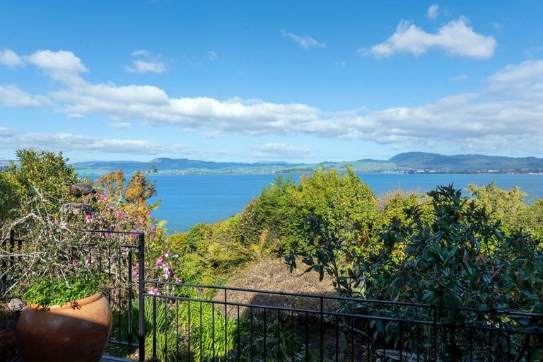 Photo of property in 180 Kawaha Point Road, Kawaha Point, Rotorua, 3010