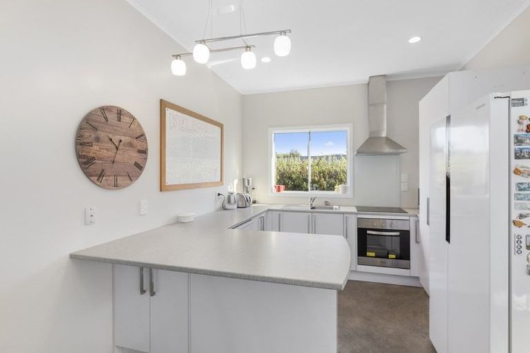 Photo of property in 33 Tawhai Street, Stokes Valley, Lower Hutt, 5019