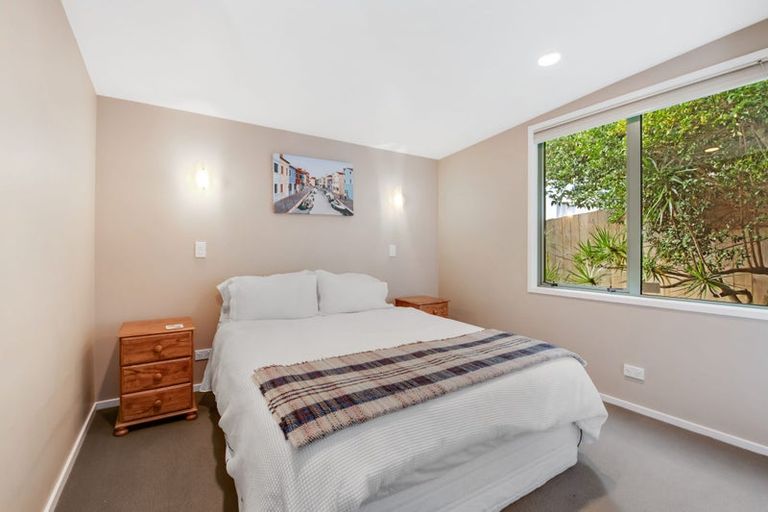 Photo of property in 2/9 Pemberton Avenue, Bayview, Auckland, 0629