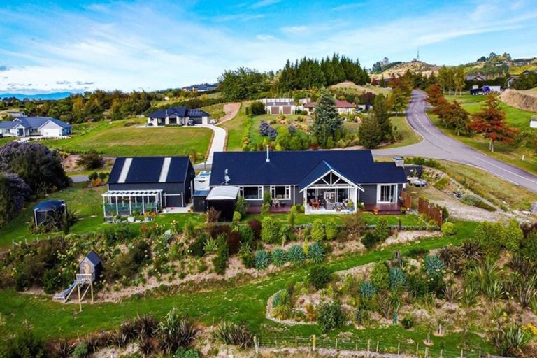 Photo of property in 98 Loch Views Road, Acacia Bay, Taupo, 3385
