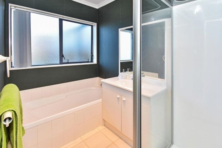 Photo of property in 5 Footwide Place, Weymouth, Auckland, 2103