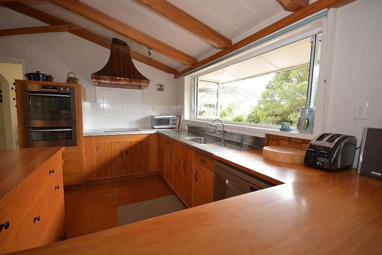 Photo of property in 211 Ngarara Road, Waikanae, 5391
