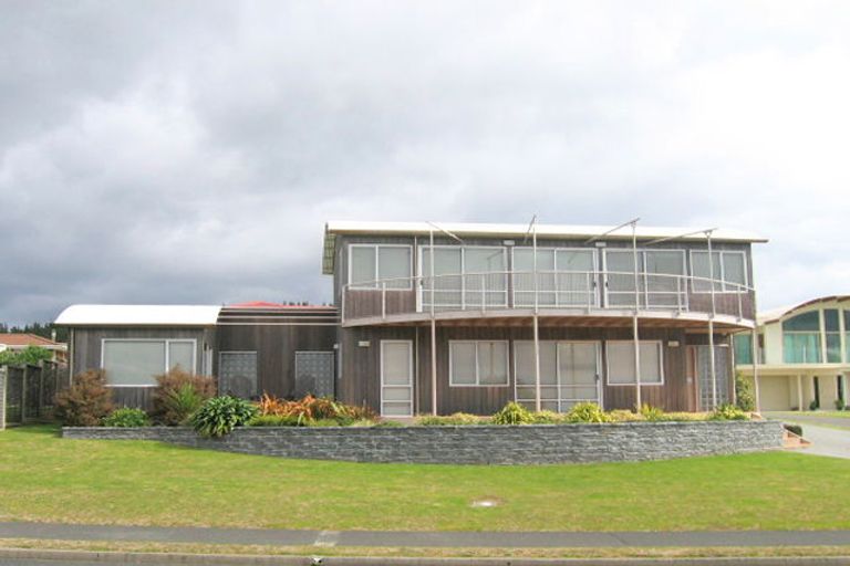 Photo of property in 107 Oratia Place, Onemana, Whangamata, 3691