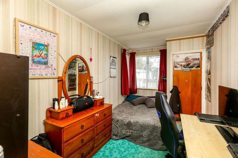 Photo of property in 18 Endeavour Street, Marfell, New Plymouth, 4310