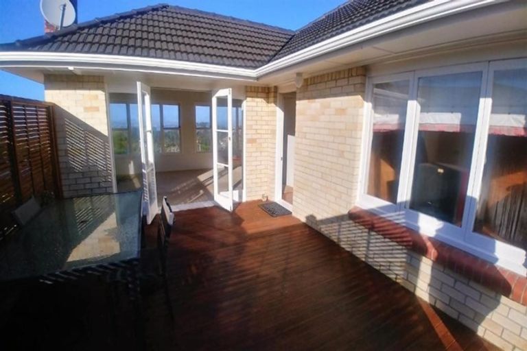 Photo of property in 11 Colonial Road, Chatswood, Auckland, 0626