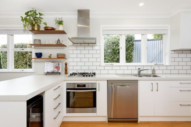 Photo of property in 212 Ngatai Road, Otumoetai, Tauranga, 3110