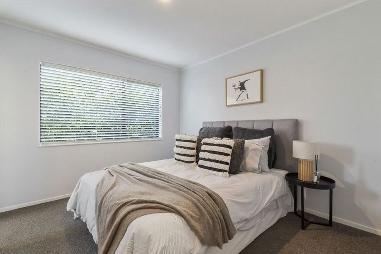 Photo of property in 2/10 Knights Road, Rothesay Bay, Auckland, 0630