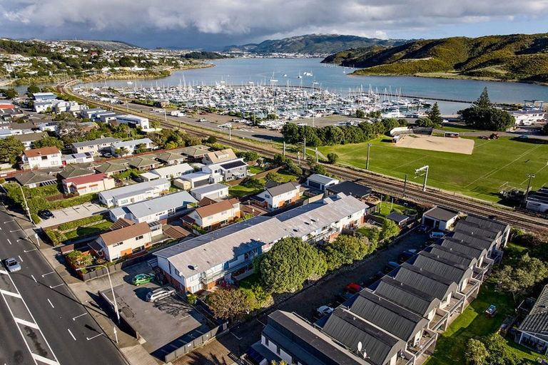 Photo of property in 2/35 Mana Esplanade, Paremata, Porirua, 5026