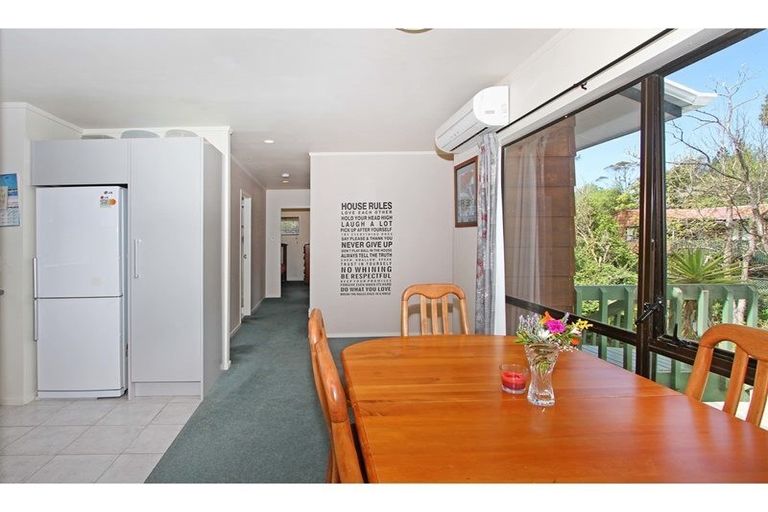 Photo of property in 2/1 Flavia Close, Torbay, Auckland, 0630